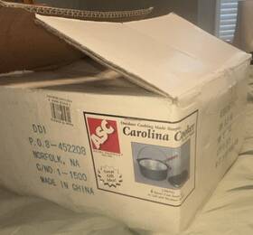 138649 Carolina Cooker 6 Quart Enameled Cast Iron Colander With Lid Black/white