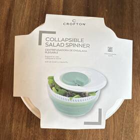 Crofton 705634 Collapsible Salad Spinner 3.61 Quart Manual Dishwasher Safe Green/white