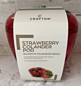 Crofton 716746 Strawberry Colander Pod Red Green 1.3 Pint Ventilated Twist Lid New