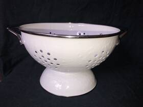 Ww27 Golden Rabbit Colander Medium White 3 Quart Enamelware Nwt