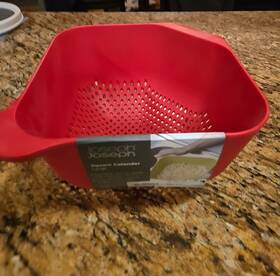 Joseph 028420400137 Square Colander Large Red Handle 4 Ltr Dishwasher Safe