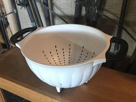 Kitchenaid 024131439003 5-quart Colander White With Black Handles