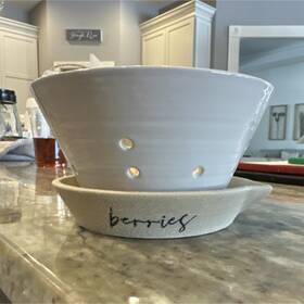 41540008 Mud Pie Stoneware White Berry Strainer Set For Fruit 3 Piece Model