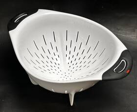11331000 Oxo Good Grips Colander 3-qt/2.8-l