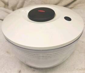 68983 Oxo Salad Spinner Good Quick And Easy Multi-use Lettuce Spinner- White