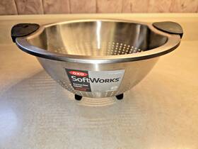 2172500 Oxo Softworks #2172500 5qt./4.7l. - 11 Inch Stainless Steel Colander 2172500 Oxo Softworks #2172500 5qt./4.7l. - 11 Inch Stainless Steel Colander