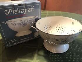 3658880069 Pfaltzgraff Colander 3 Quart Winter Frost Porcelain Enamel On Steel Discontinued