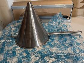 120524 Piazza Stainless Steel Large Strainer / Sieve With Front Hook Support 9.5 In