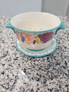 Pioneer Woman 085081413710 The Celia Floral Ceramic Berry Colander With Drip Plate