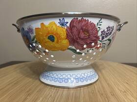 Pw54968818141bk Pioneer Woman The Brilliant Blooms Enamel On Steel 5-qtcolander