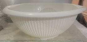 2935-1 Rubbermaid Light Weight Bowl Colander Strainer 12 Inch X4.5 2935 1 White 2935-1 Rubbermaid Light Weight Bowl Colander Strainer 12 Inch X4.5 2935 1 White