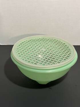 339-3 Tupperware 516-7 Vintage Green Colander Strainer Bowl #339-3 With Flo-thru Lid #516-7