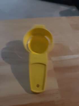 779-12 Tupperware Vintage Yellow Yolkster Hands Free Egg Separator Strainer Gadget