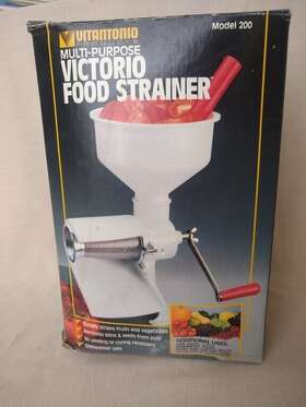 Victorio 016324002002 Vintage Strainer #200 Tomato Fruit Juicer Sauce Maker Complete With Box Victorio 016324002002 Vintage Strainer #200 Tomato Fruit Juicer Sauce Maker Complete With Box