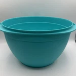 Tupperware Legacy Super Salad Bowl Mega 40 Cup 10L L/blue #6583A-1 No Seal. Fixed Price $30.40.