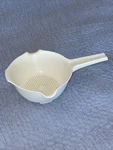 Vintage Rubbermaid 1 Qt Colander Strainer #2930 Double Spout W/handle. Fixed Price $9.99.