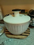 Oxo Good Grips Full Size Large 10" 6 Qt Plastic Salad Spinner Nonslip Base Bowl. Fixed Price $15.00.