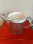 Ekco Gravy Separator With Strainer Lid 16 Oz. 500 Ml. Handle Plastic Euc. Fixed Price $11.00.