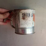 T.g. & Y. Vintage 1 Cup Triple Chrome Plated Manual Handheld Flour Sifter- Works. Fixed Price $15.00.