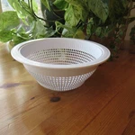Pampered Chef Small White Strainer Colander Replacement For Nesting Bowl Set 7.5. Fixed Price $9.48.
