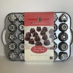 Nordic Ware Seasonal Collection Bundt Tea Cake/candy Mold Cast Aluminum New. Fixed Price $24.98.