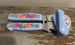 Pioneer Woman Manual Can Opener Brilliant Blooms Floral Stainless Steel Blue. Fixed Price $12.00.