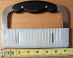 The Pampered Chef Flat Blade Crinkle Cutter Garnisher 4428. Fixed Price $16.99.