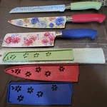 Pioneer Woman-set Of 3 Kitchen Knives. Floral Blades Butterfly Handles & Sheaths. Fixed Price $26.00.