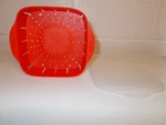 Tovolo Rinse Store Red Berry Colander With Lid. Fixed Price $10.00.